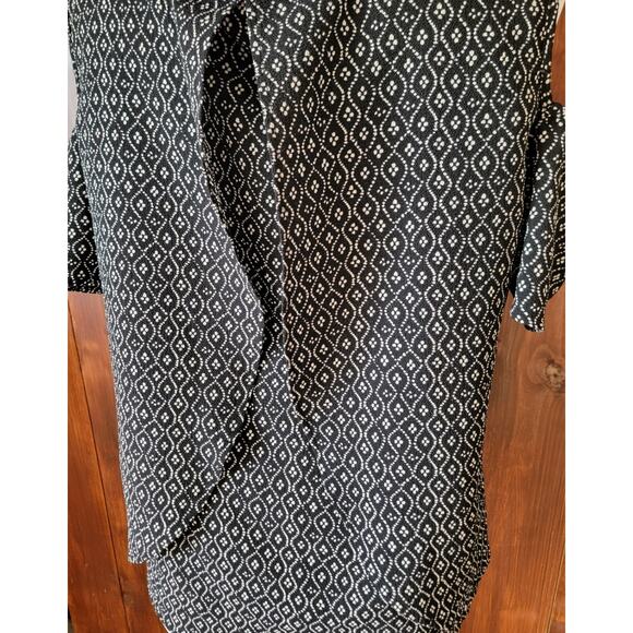 Meraki Women’s L Cold Shoulder Black Top Cream Floral Flutter Sleeves Cape Back - Picture 13 of 16